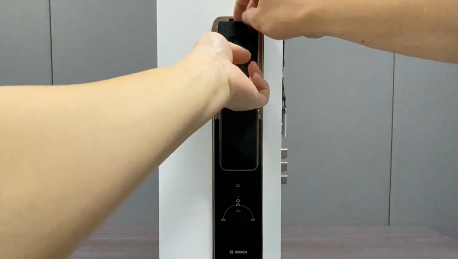 Fortune Series 取出和安裝鋰電池